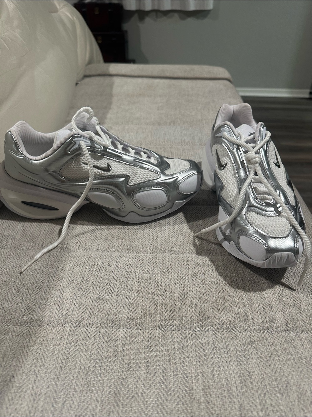 Nike Women's White and Silver Athletic Sneakers